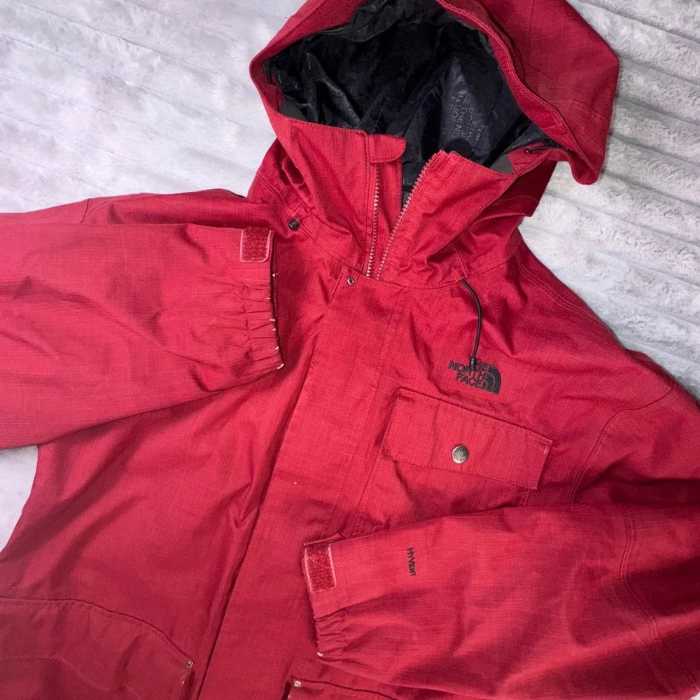 The North Face Hyvent Cyptic Mens Large Red Hooded Ski Jacket Winter Jacket Snow